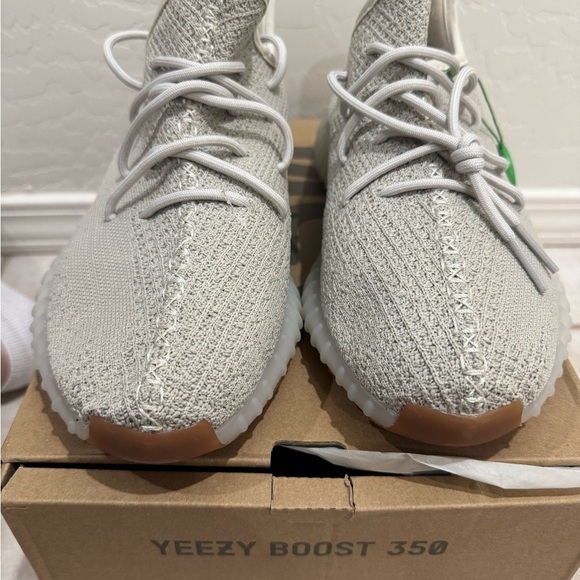 Adidas Yeezy Boost 350 V2 - “bone” - Picture 2 of 6